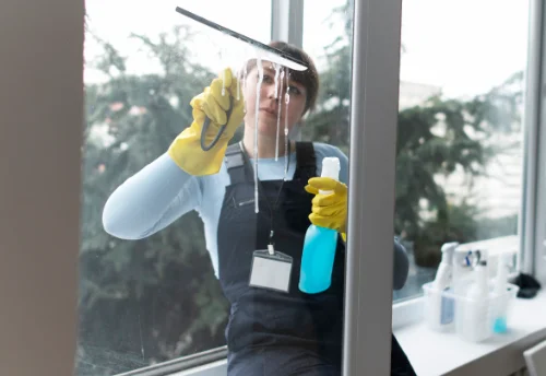 Nettoyage de vitres intérieures et extérieures à Roinvilliers